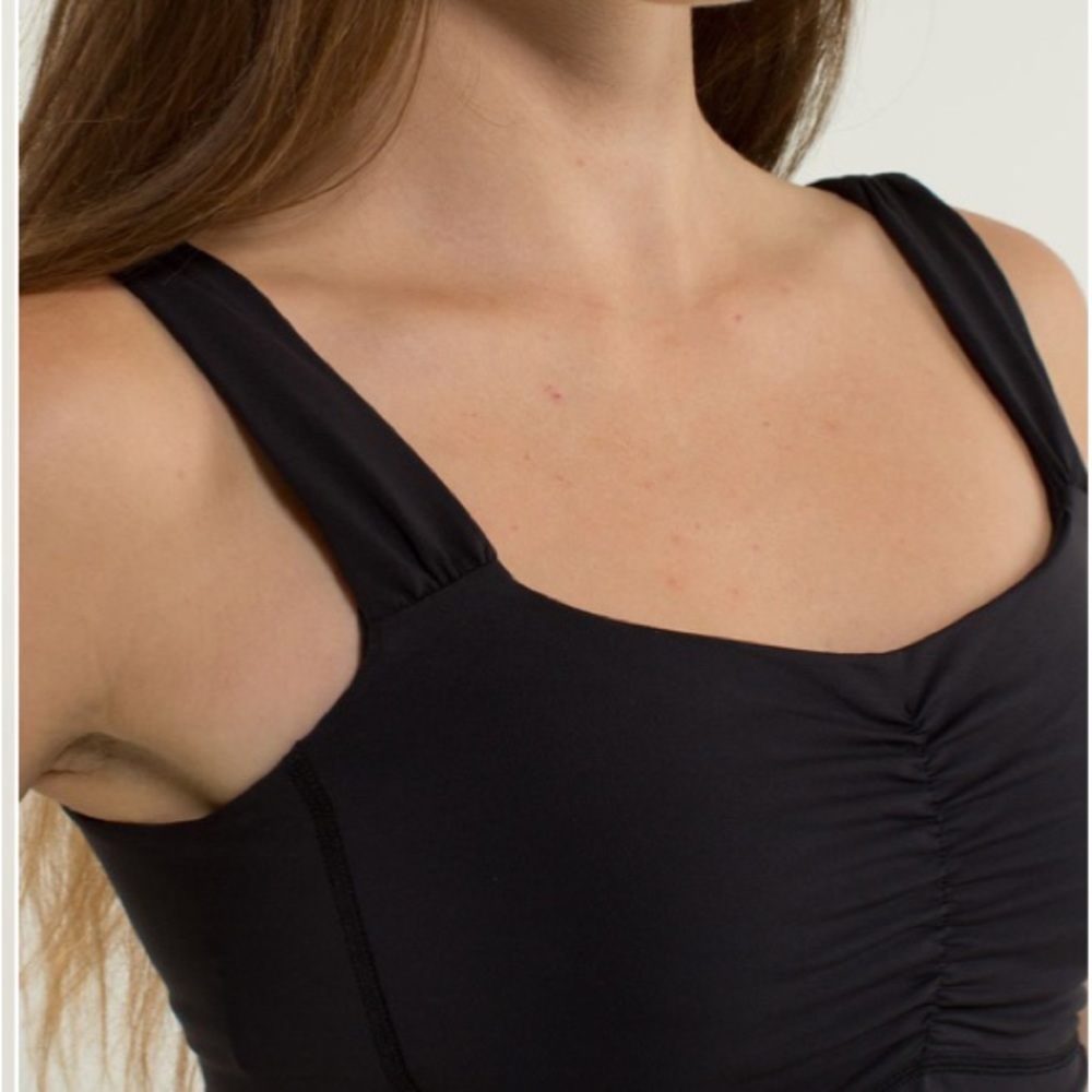 Lululemon Aria Tank - Picture 3 of 9